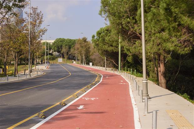 Bisiklet yolu İstinye çıkışına doğru uzanan bisiklet yolumuz